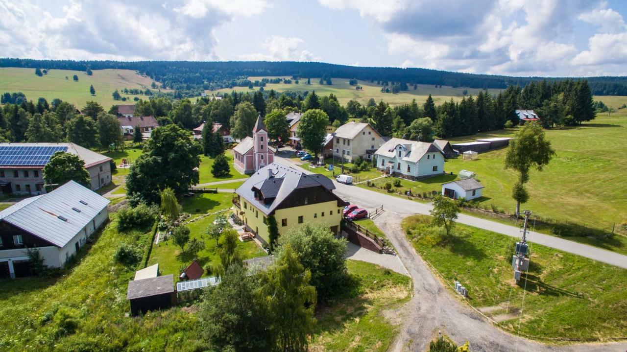 Penzion U Zpevaku Нове Ґоте Екстер'єр фото